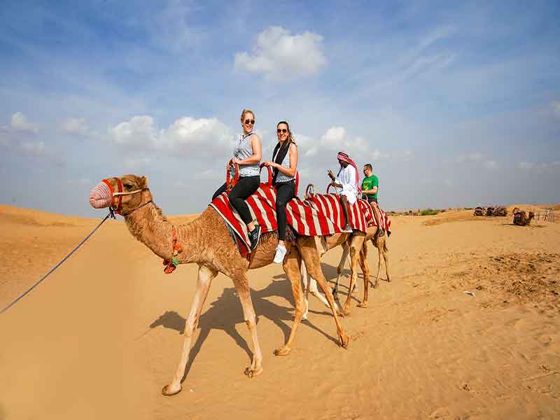 شتر سواری در تور سافاری دبی