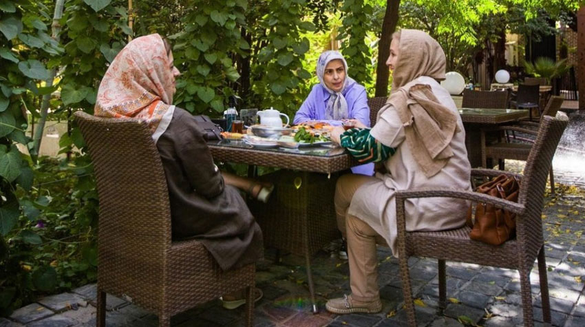 کافه رستوران هالیدیز مشهد