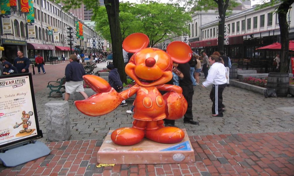 مجسمه میکی خرچنگی