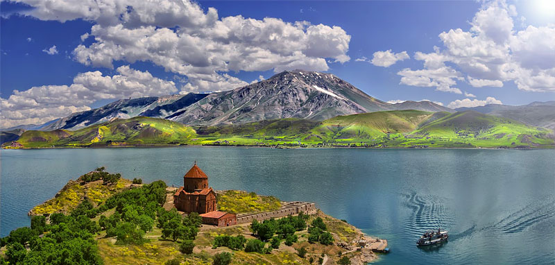 عکس جزیره آختامار