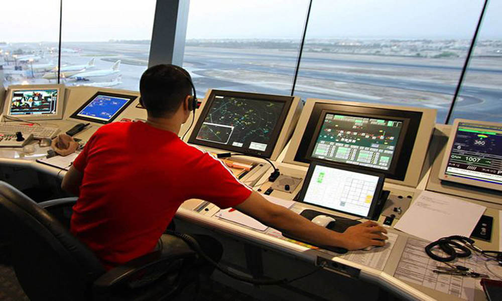 کنترلرهای ترافیک هوایی؛ مسئول امنیت جاده های آسمان