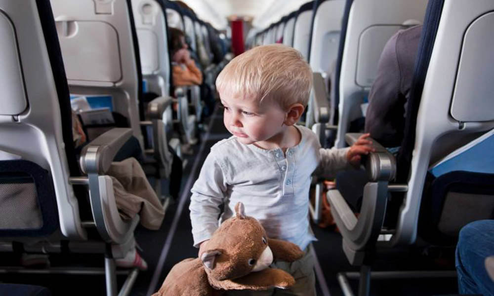 تجربه سفر هوایی با کودک؛ راهکارهایی برای یک پرواز آرام