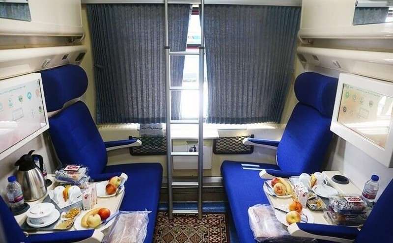 امکانات قطار مهتاب سیر جم