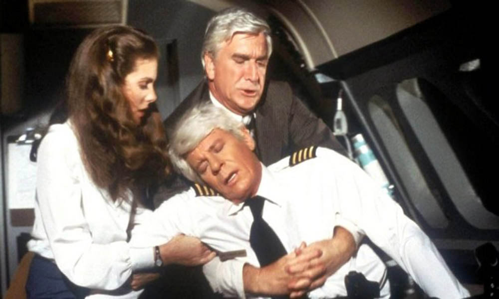 شرایط اورژانسی در هواپیما؛ چه کسی به کمک می شتابد؟