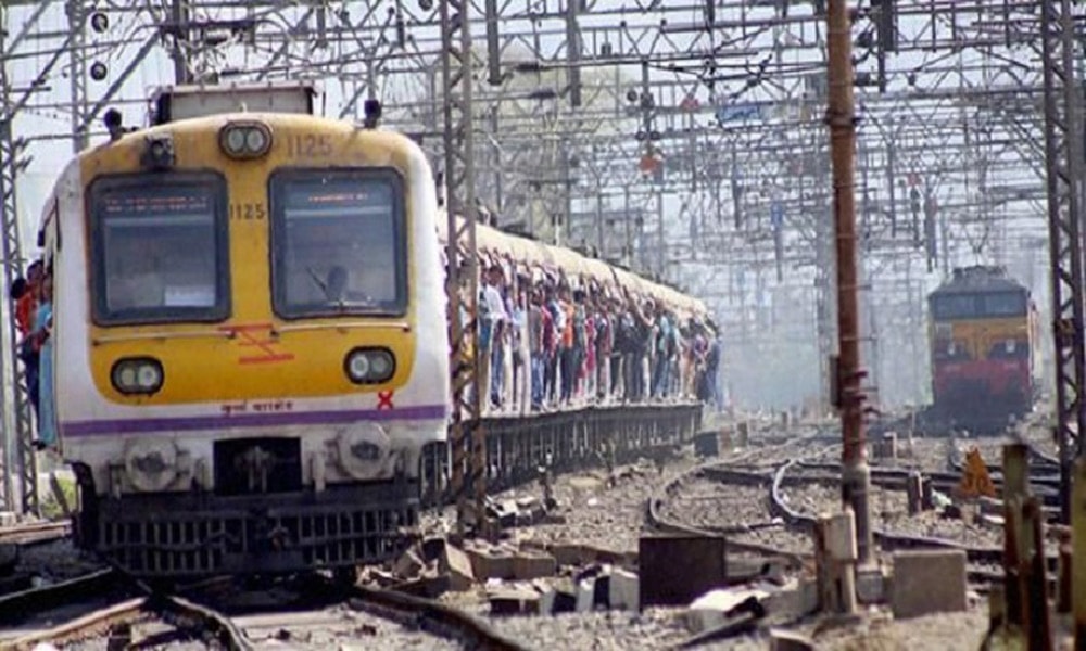 قطارهایی که هندی ها را به مقصد می رسانند