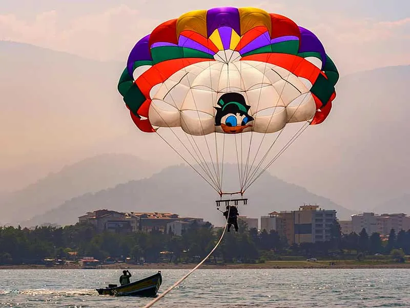 Parasailing-in-Kish-Island