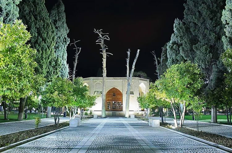 جاهای دیدنی در شب شیراز